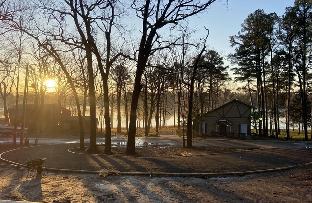 Cozy Cabin with Panaromic View of Lake Holbrook