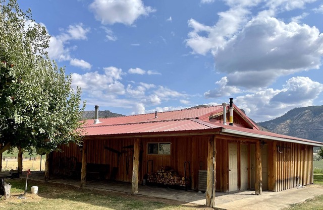 Cozy Cabin with River Access optional full 50amp RV hook-ups onsite