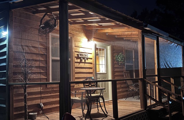 Cozy Cabin With Screened in Porch and Pond View