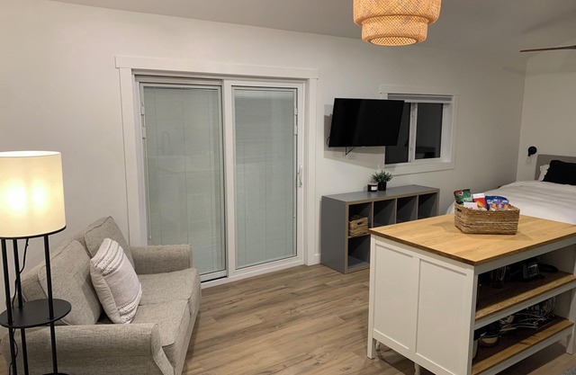 Cozy cabin with WiFi and AC in beautiful, natural Cranbrook
