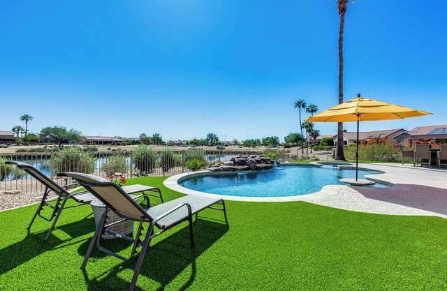 Cozy Cactus Pad with Pool in Surprise