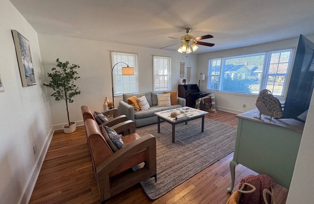 Cozy Camellia Cottage blocks from Downtown Augusta and Augusta National Golf
