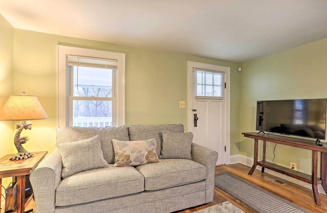Cozy Campbell Hall Getaway w/Porch!