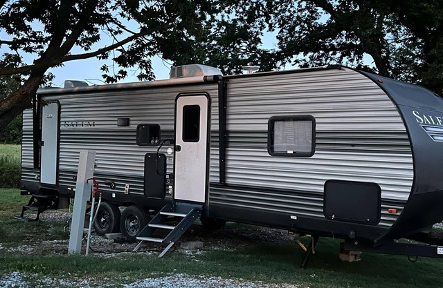 Cozy Camper in Amazing Grove with Lakeview