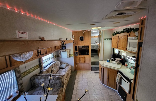 Cozy Camper Under The Stars