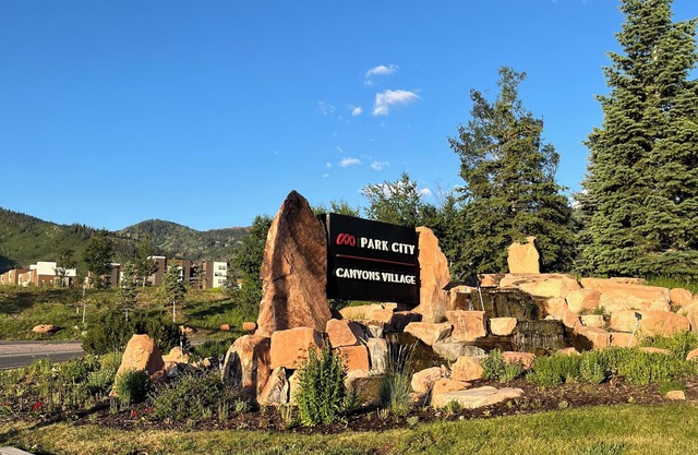 Cozy Canyons Condo, walkable to Cabriolet Gondola! Washer and dryer in unit.