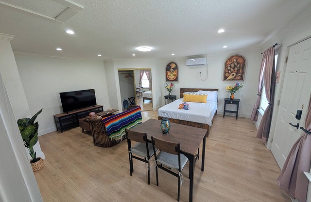 Cozy Casita in charming San Antonio Close to Downtown & Pearl
