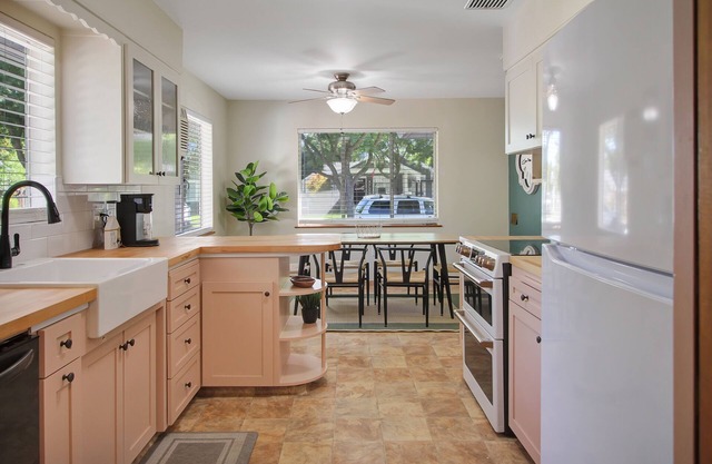 Cozy Central Lodi Chateau - Just Steps From Downtown!