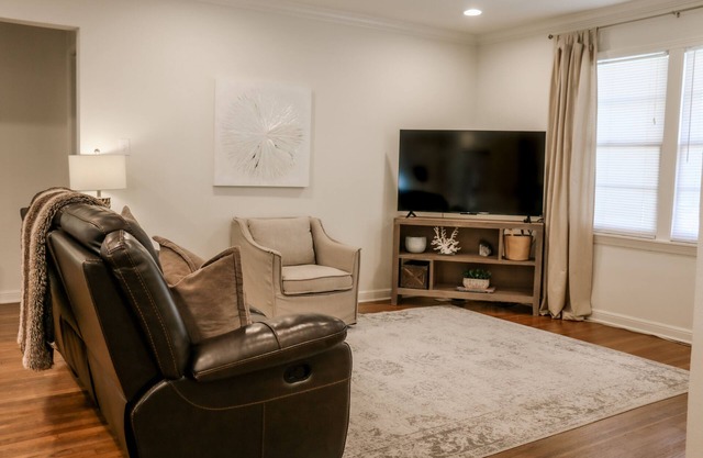Cozy & Central Retreat: 5 mins from NRG Stadium