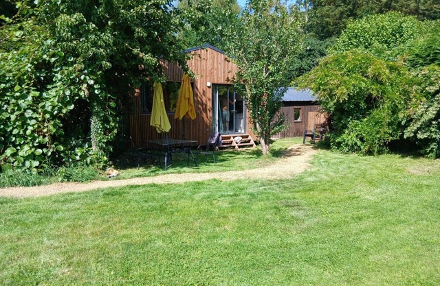 Cozy chalet in charming Cavan with AC