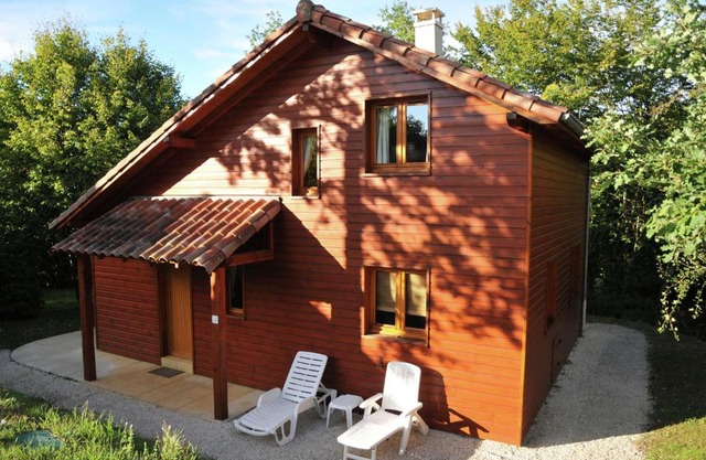 Cozy chalet in the woods of the beautiful Dordogne