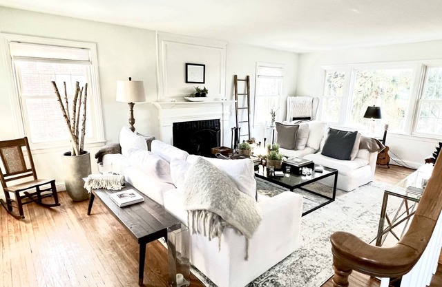 Cozy, chic, clean artist's home near downtown Lancaster, outlets, Amish country.
