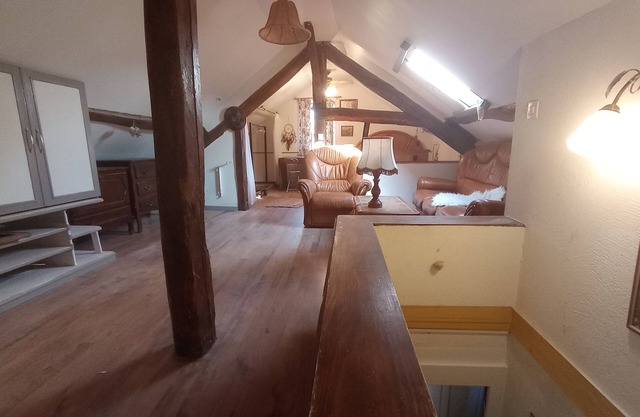 Cozy churchfront studio with AC and WiFi in accessible Villiers-sur-Seine