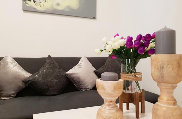 cozy city apartment 5
