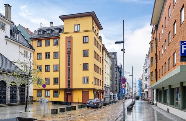 Cozy City Haven: Spacious, Centrally Located in Bustling Heart of Bergen!