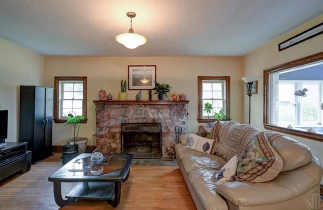 Cozy Coach house in the country with a propane fireplace - Monthly