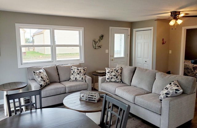 COZY COASTAL COTTAGE