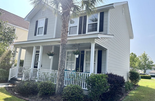 Cozy coastal pet friendly home located in downtown Bluffton!