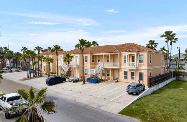 Cozy Coastal Condo with Pool - 1/2 Block to Beach!