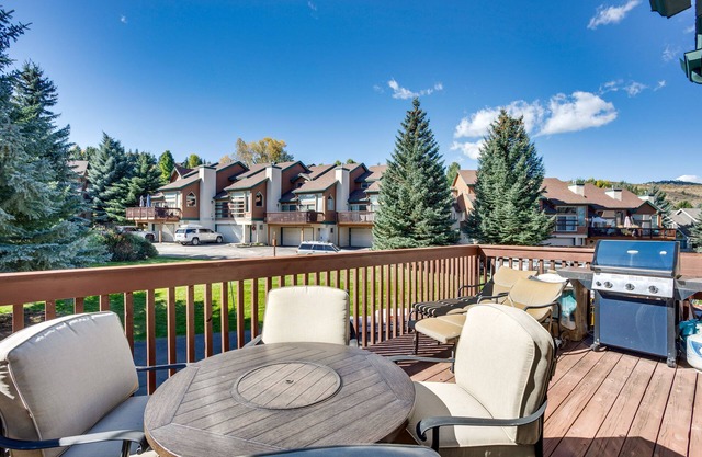 Cozy Colorado Retreat w/Deck, Grill & Pool Access