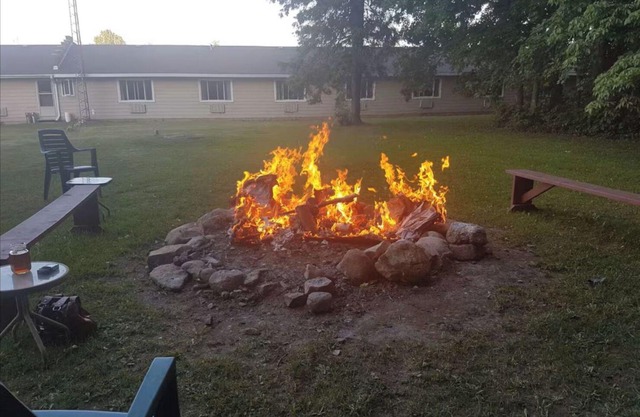 Cozy Comfort Double Room 10 – Peninsula Motel, Minutes from Wiarton Waterfront