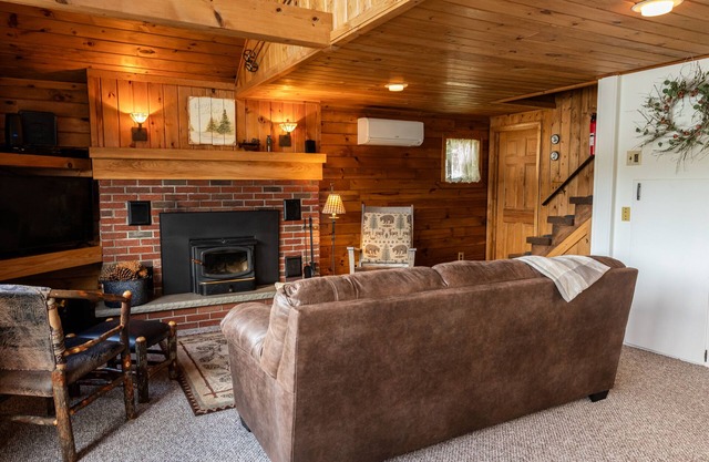 Cozy, Comfortable YearRound LAKEFRONT Cottage on Lime Lake near Ellicottville NY