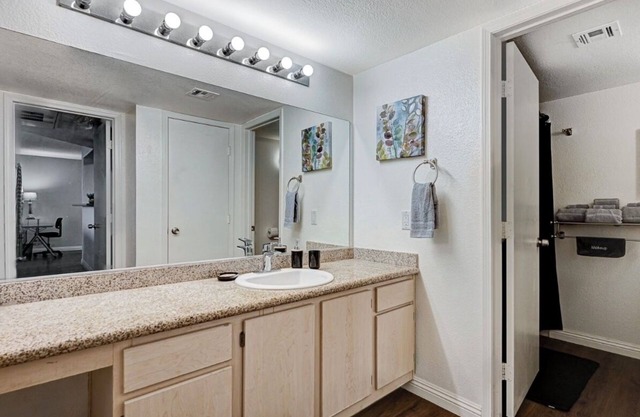 Cozy Comfy Condo in Vibrant Las Vegas