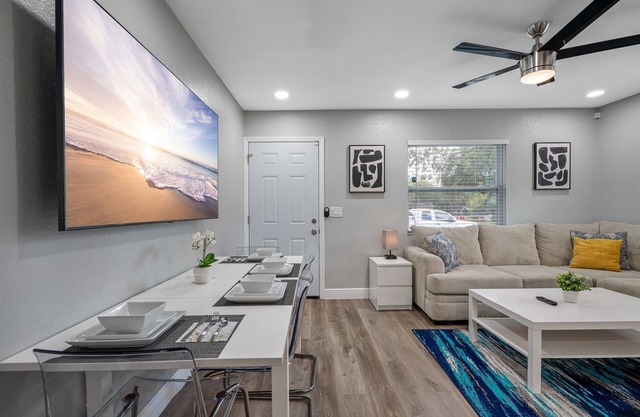 Cozy & Completely Remodeled 2 Bedroom Apartment