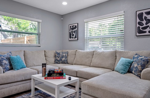 Cozy & Completely Remodeled 2 Bedroom Apartment
