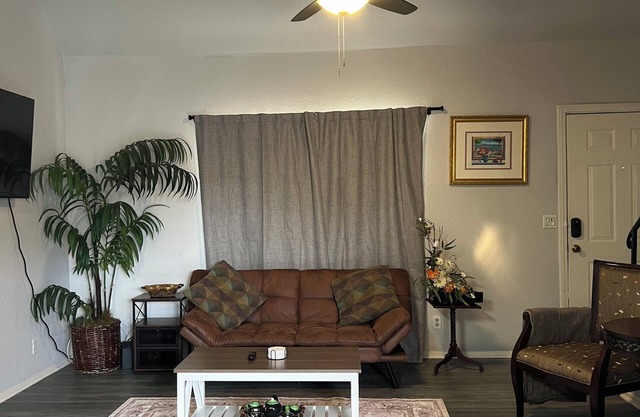 Cozy Condo by UNLV.