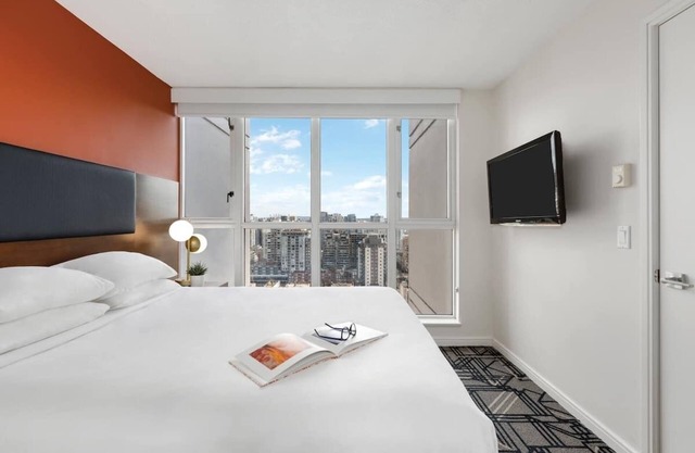 Cozy condo in Downtown Vancouver. All amenities needed to enjoy your vacation.