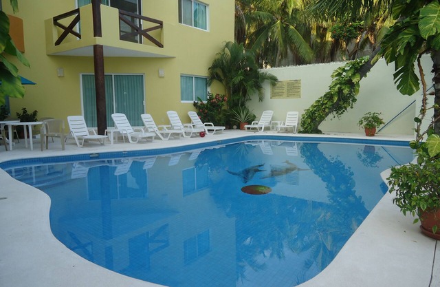 Cozy condo in front of Santa Cruz Bay.
