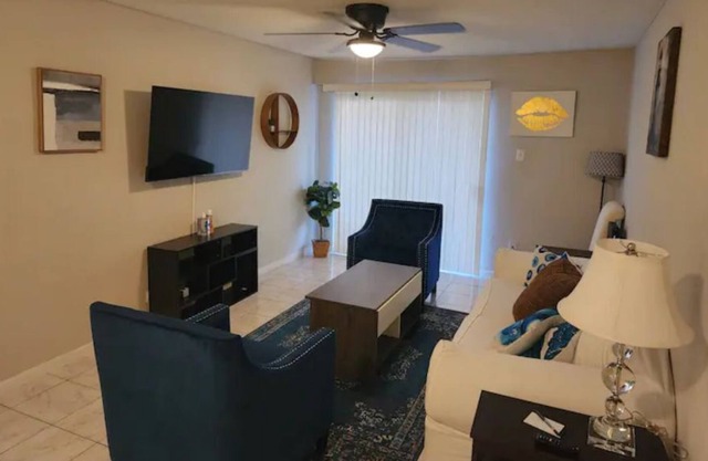 Cozy condo near NRG stadium and Texas Medical Center