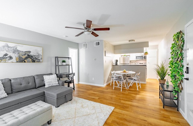 Cozy condo walkable to UT but also near hike and bike trails