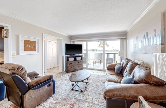 Cozy Condo with a Pool, Washer/Dryer, and High-speed WiFi