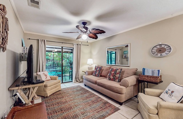 Cozy condo with private patio, shared pool, sauna, grill, wifi and W/D