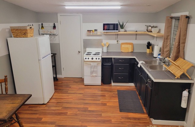 Cozy ConvenientCottage