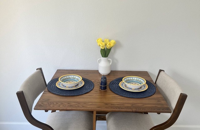 Cozy Conveniently Located Cottage In the Valley