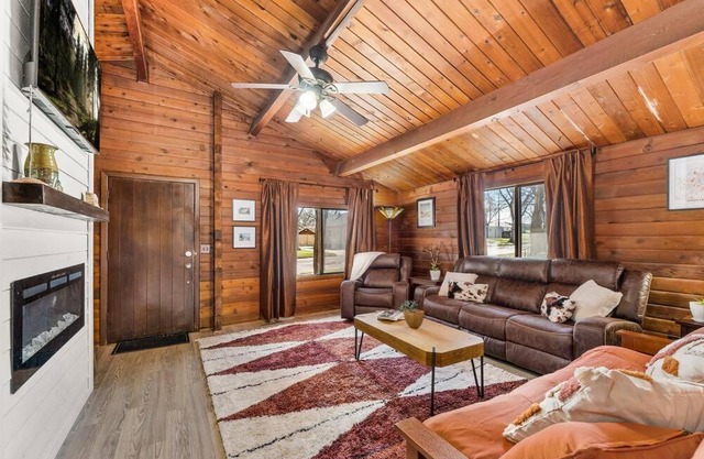 Cozy Copper Cabin Lodge