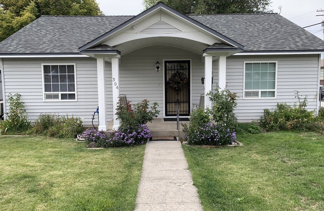 "COZY CORNER COTTAGE" LAKEVIEW, OR
