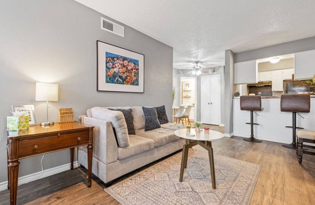 COZY CORPORATE UNIT IN DFW!