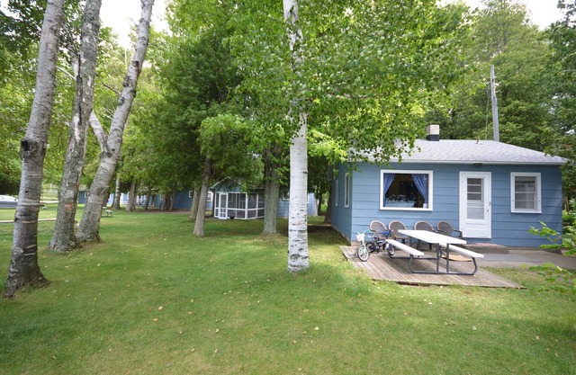 Cozy cottage Big Glen Lake, Tennis Court, Dock, Kayaks, Rowboat, Sunset view
