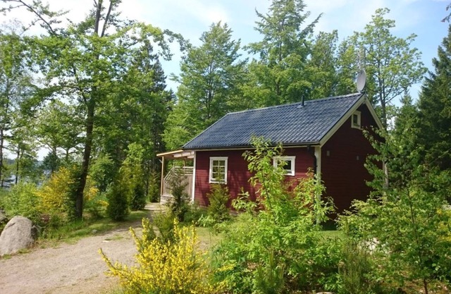 Cozy cottage by te lake in Småland