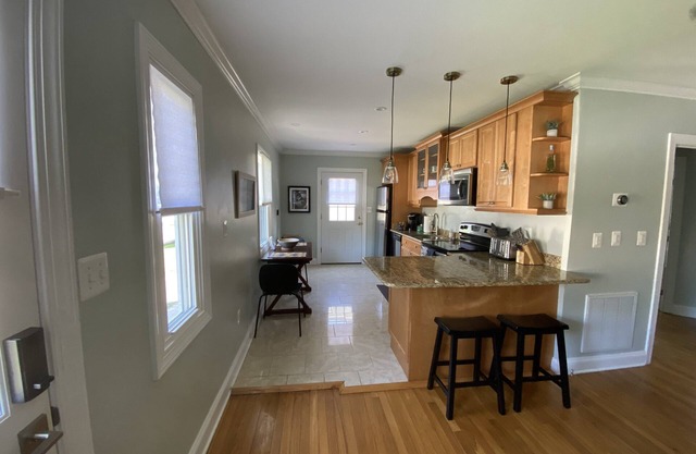 Cozy Cottage by the Beach - Waterview Minutes from Downtown Annapolis