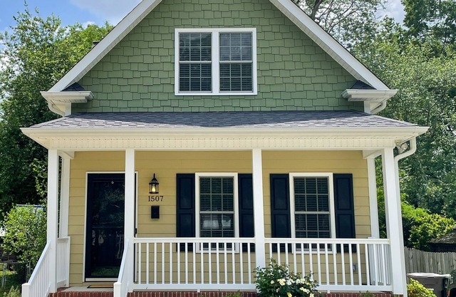 Cozy Cottage Close to Everything!