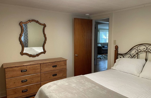 Cozy cottage close to West Asheville and Candler!