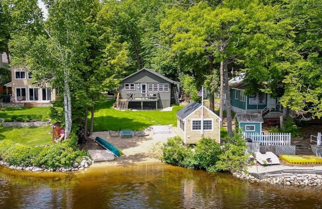 Cozy cottage fully renovate with open concept on Forest Lake close to I95