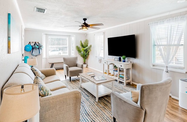 Cozy Cottage Getaway | House in St. Augustine with pool & W/D - dog-friendly