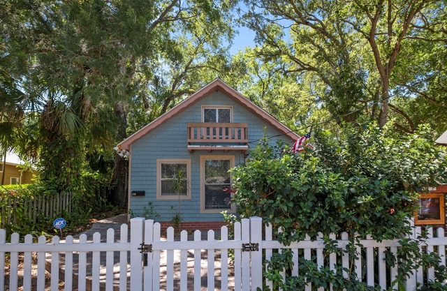 COZY COTTAGE-HISTORIC ROCKLEDGE-WALK TO RIVER