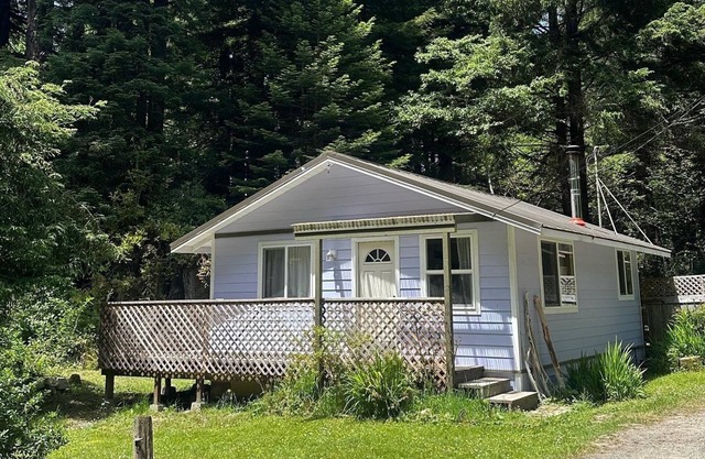 Cozy cottage in charming Trinidad with WiFi